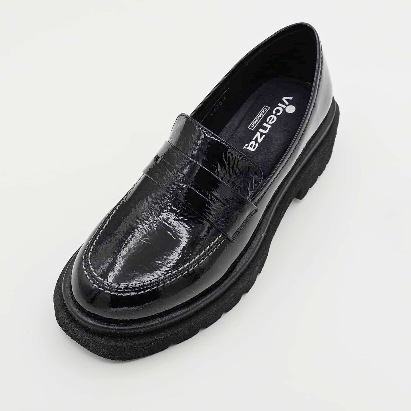 Mocasines de Charol Negro con Punta Cuadrada y Tacón | V15204