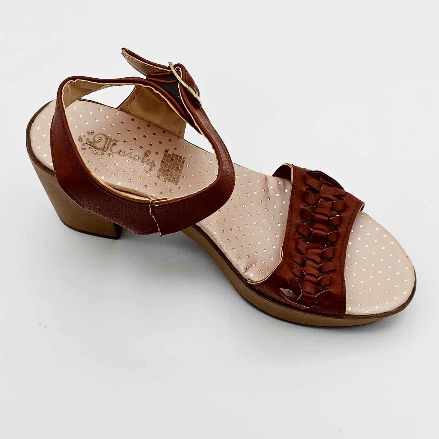 Sandalia con Tacon Corto Color Cafe | M04906